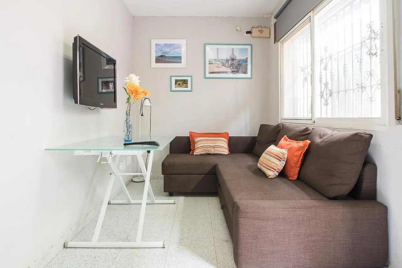 Apartment Malagaonbeach 1 - Two Bedrooms - Up To 3 People - 10 Meters Beach